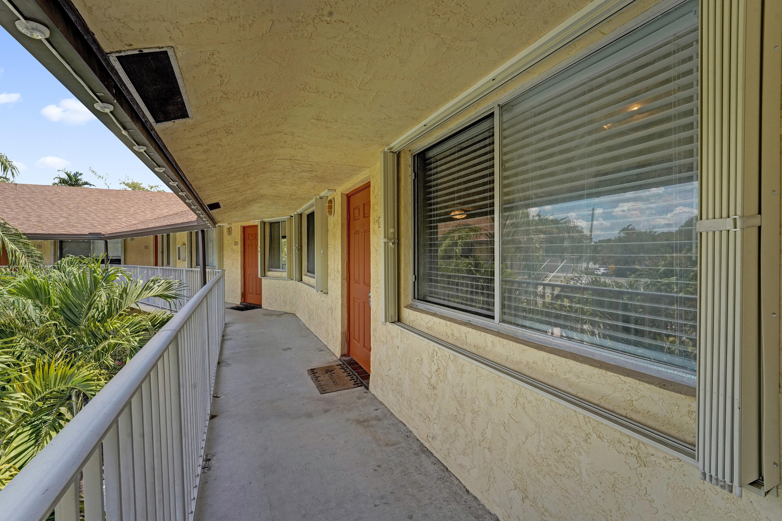 1250 Miami Road, Unit 11 Fort Lauderdale, FL 33316 - Photo 5 of 38 DSC07994
