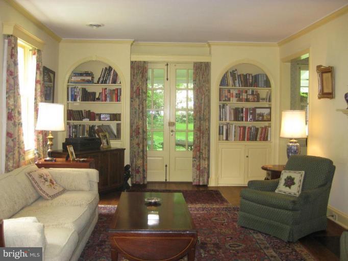 5706 Kenmore Road Baltimore, MD 21210 - Photo 4 of 18 a living room with furniture and a large window