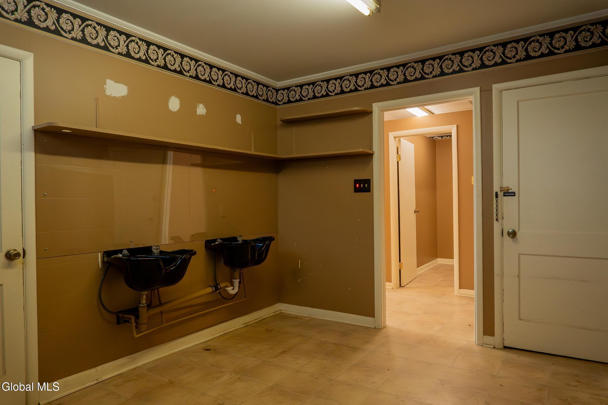 601 Altamont Avenue Schenectady, NY 12303 - Photo 14 of 47 14