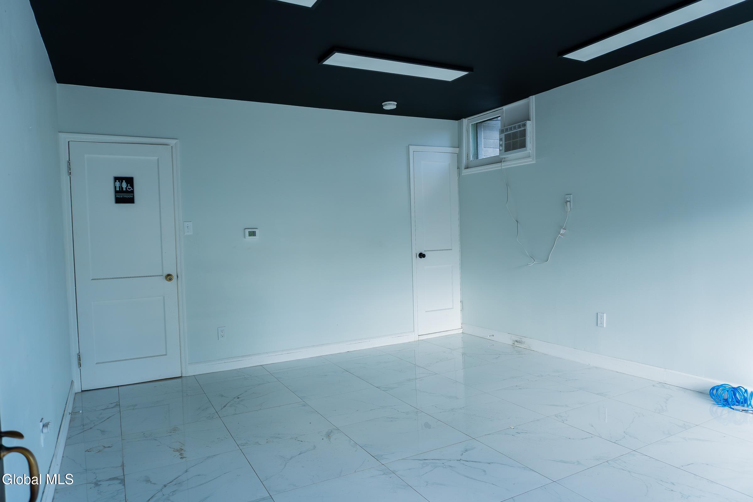 601 Altamont Avenue Schenectady, NY 12303 - Photo 3 of 47 3