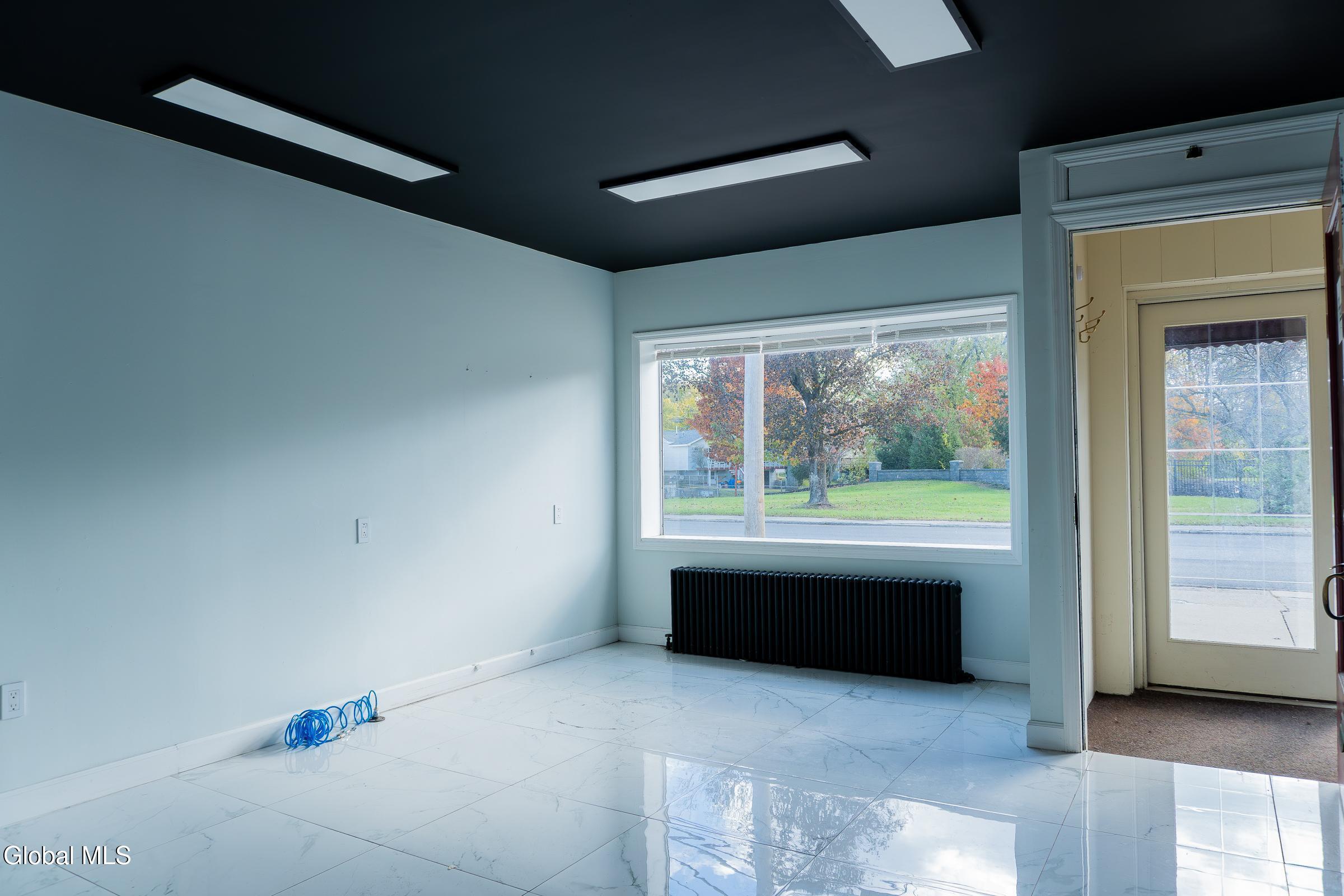 601 Altamont Avenue Schenectady, NY 12303 - Photo 4 of 47 4