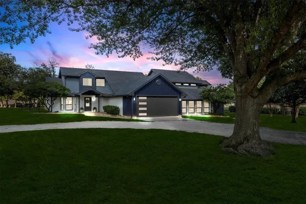 $799,900 | 117 Modoc Trail, Lake Kiowa, TX 76240