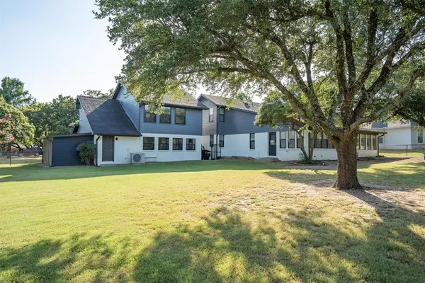 $799,900 | 117 Modoc Trail, Lake Kiowa, TX 76240