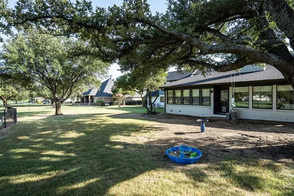 $799,900 | 117 Modoc Trail, Lake Kiowa, TX 76240
