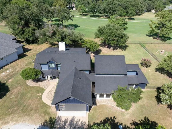 $799,900 | 117 Modoc Trail, Lake Kiowa, TX 76240