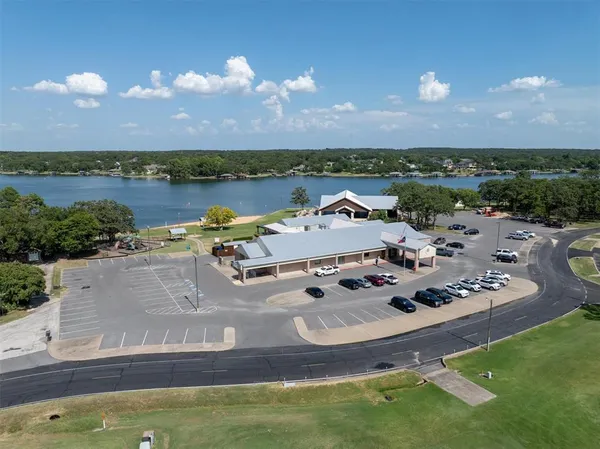 $799,900 | 117 Modoc Trail, Lake Kiowa, TX 76240