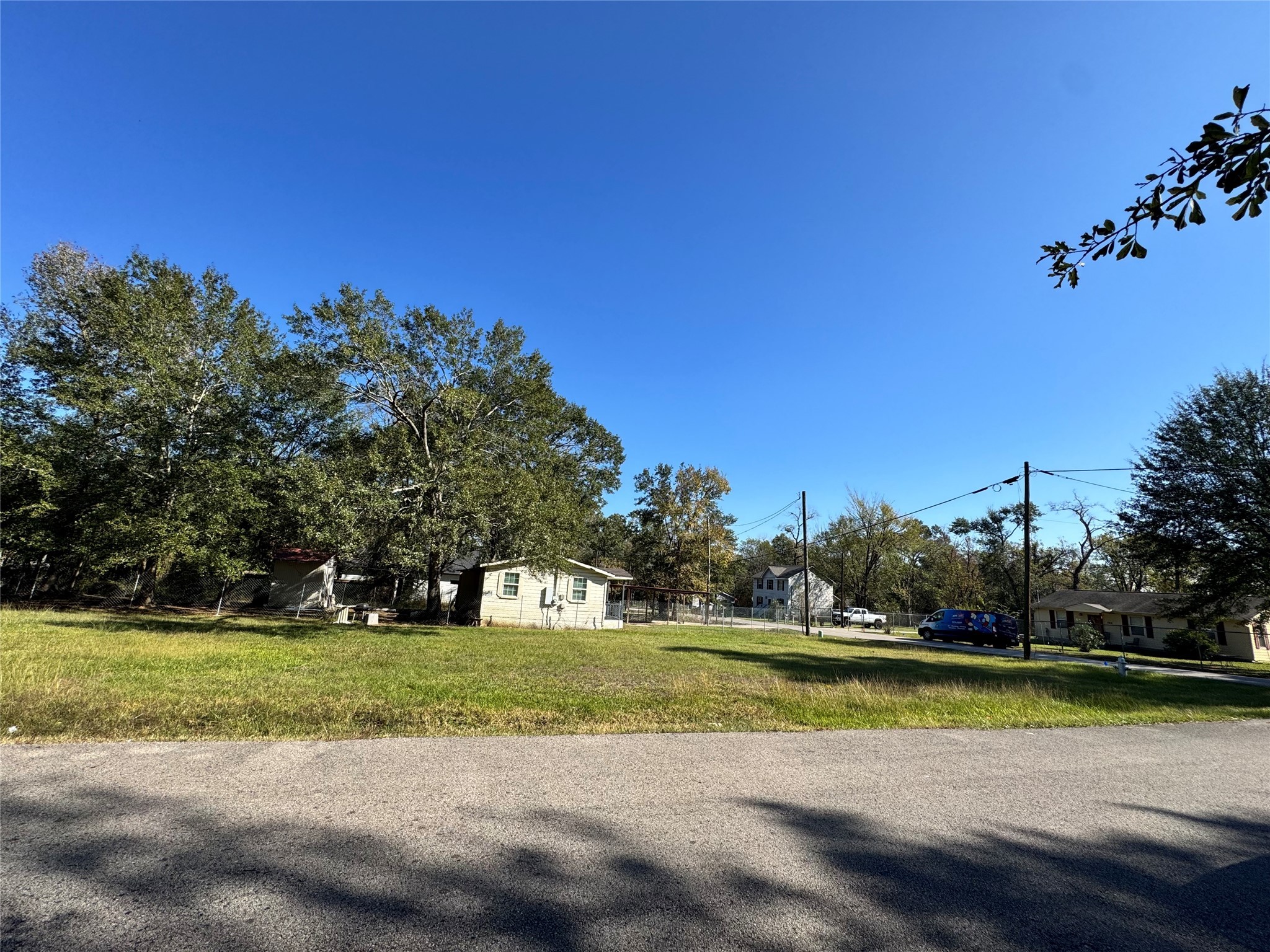 700 College Street Conroe, TX 77301 - Photo 5 of 8 a view of a volley ball court