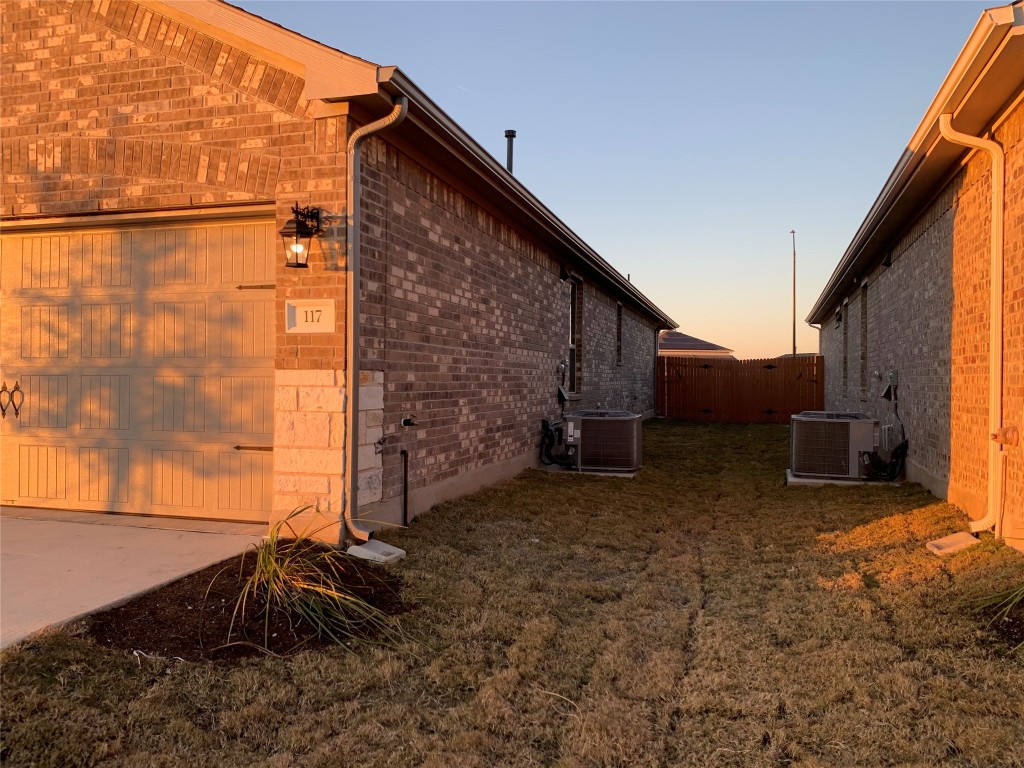 117 Peruvian Lane Georgetown, TX 78626 - Photo 6 of 33 a backyard of a house