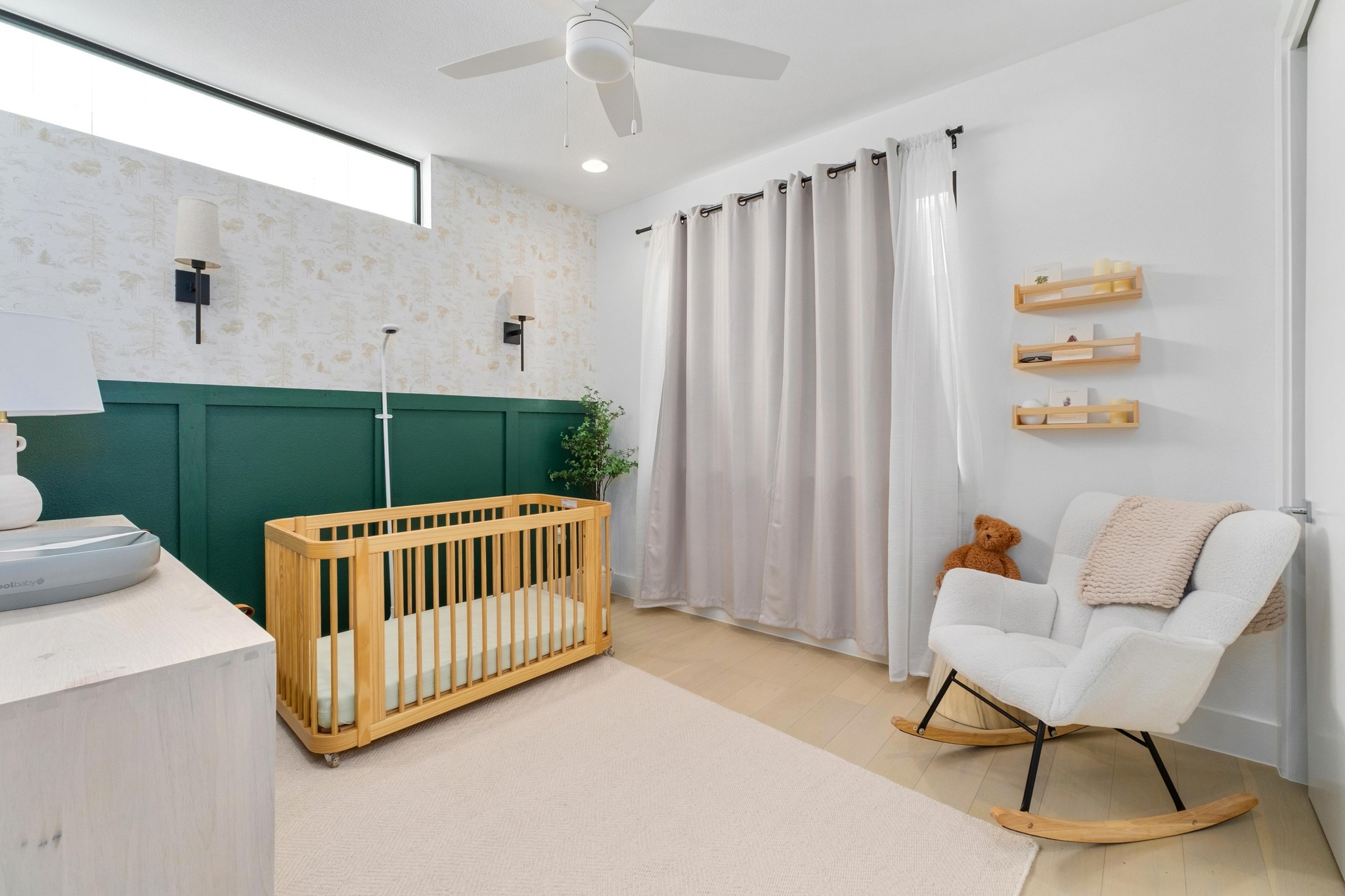 3406 East 17th Street, Unit 4 Austin, TX 78721 - Photo 21 of 32 a bedroom with furniture and a chair