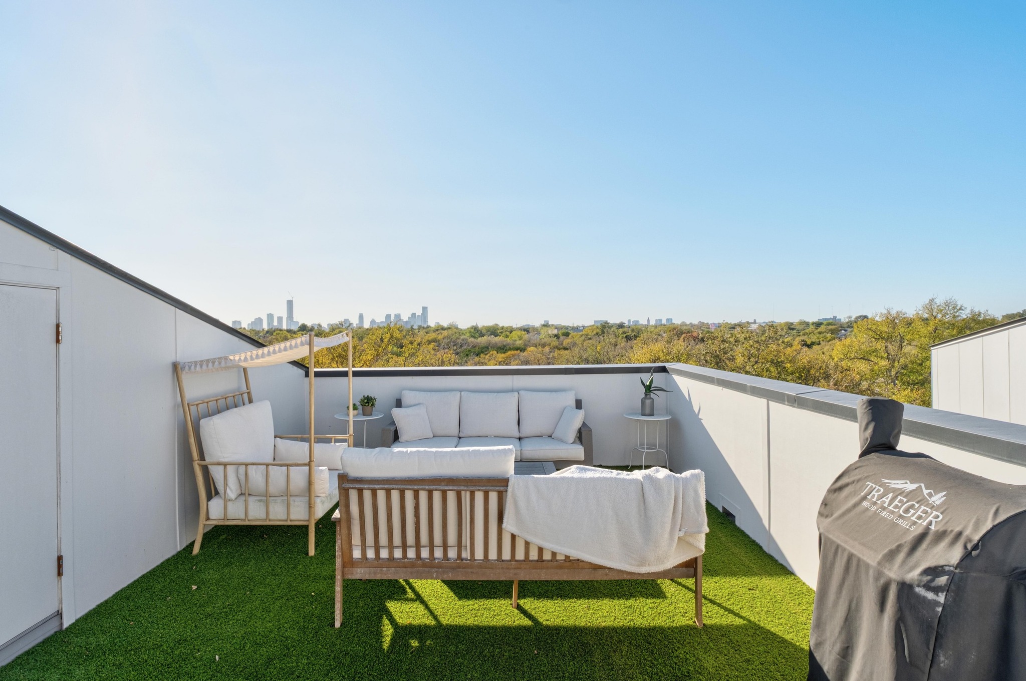 3406 East 17th Street, Unit 4 Austin, TX 78721 - Photo 26 of 32 a view of a couches in the roof deck