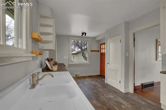 a view of a livingroom with furniture and windows