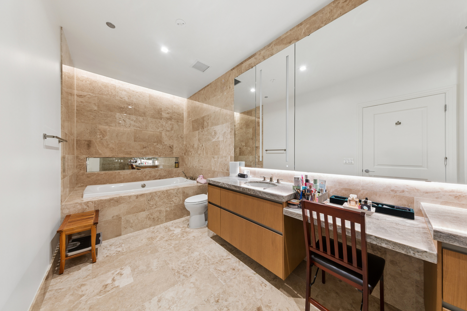 363 East Wacker Drive, Unit 2802 Chicago, IL 60601 - Photo 12 of 26