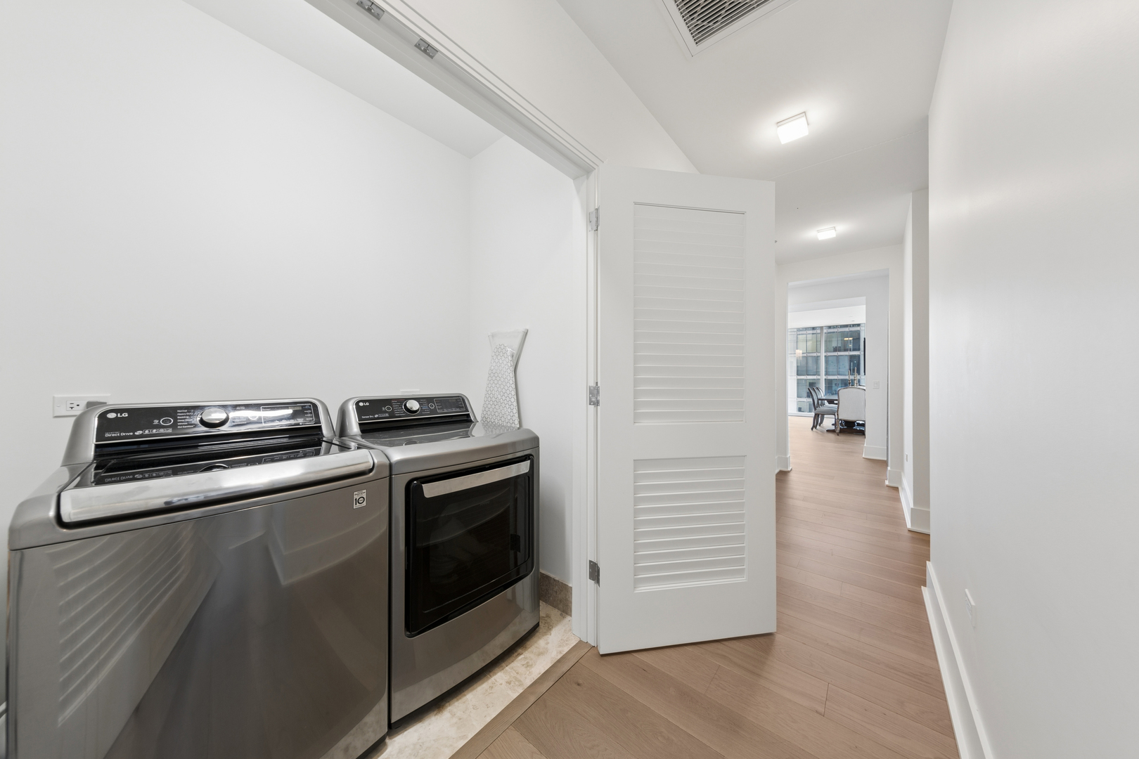 363 East Wacker Drive, Unit 2802 Chicago, IL 60601 - Photo 10 of 26