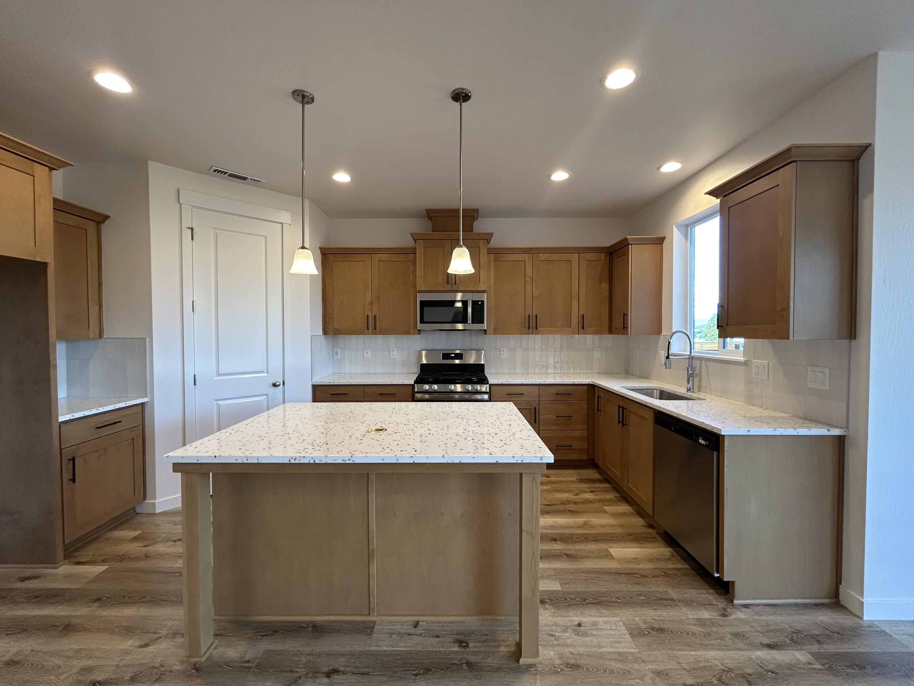 121 Valemont Drive, Unit 34 Eagle Point, OR 97524 - Photo 7 of 24