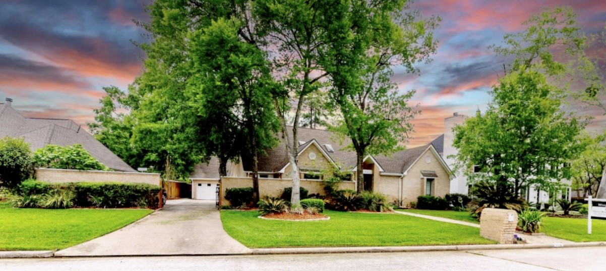 Welcome home! The entire property is completely fenced.