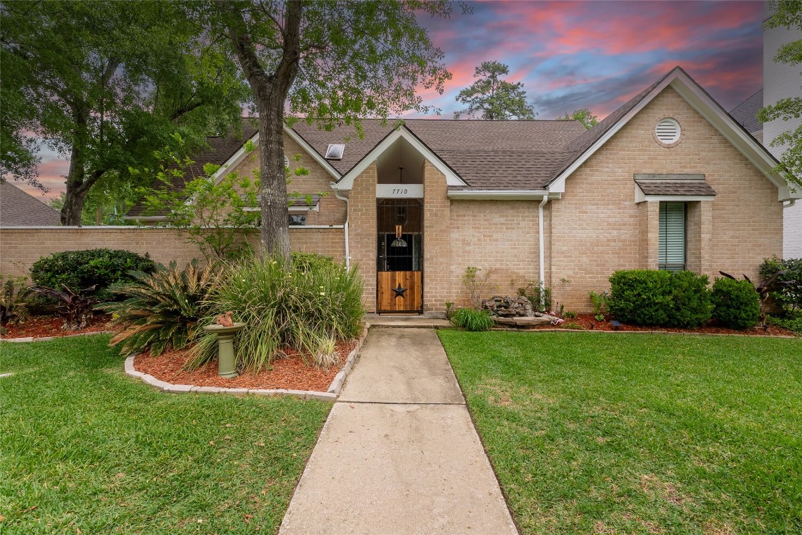 7710 Painton Lane Spring, TX 77389 - Photo 2 of 50 Front walkway, from street