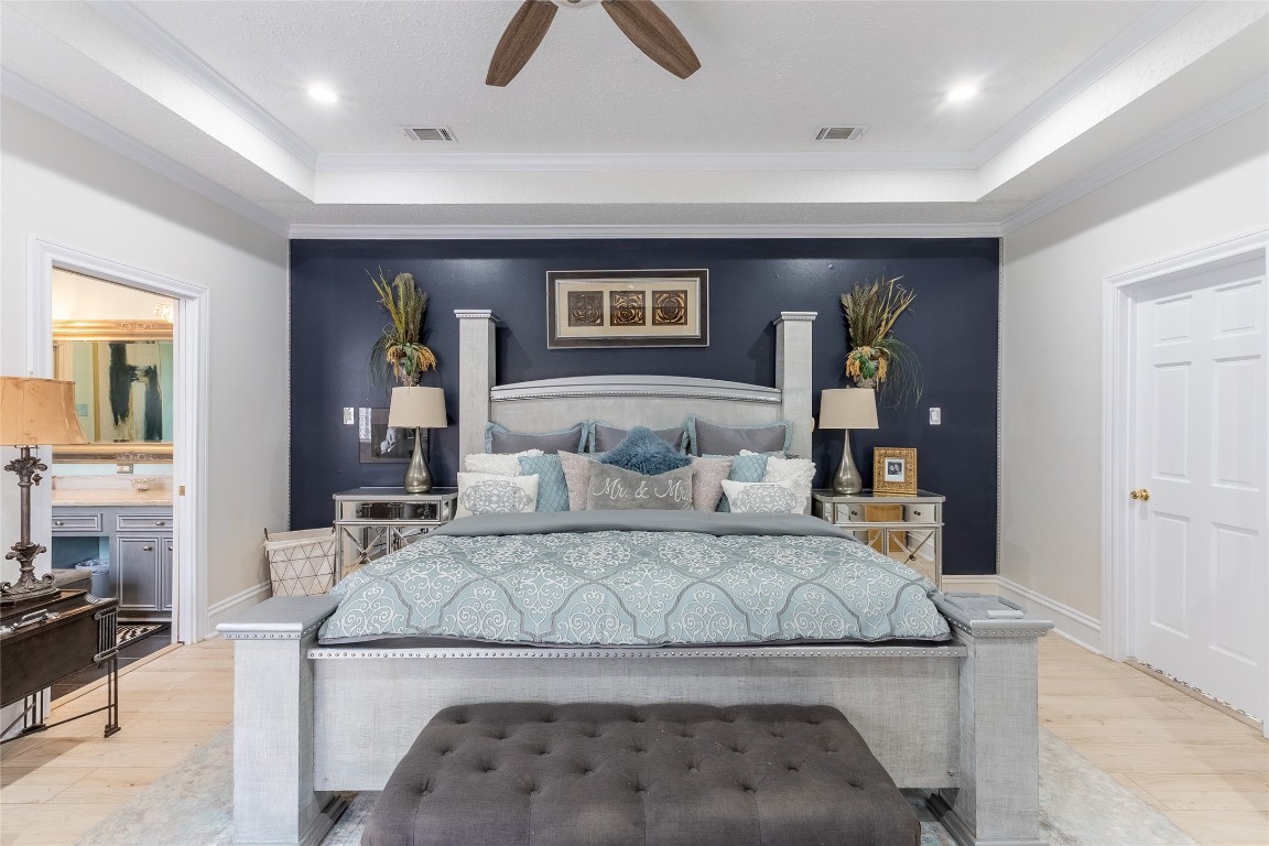 7710 Painton Lane Spring, TX 77389 - Photo 26 of 50 Extra large primary bedroom with 2 full bathrooms and separate closets