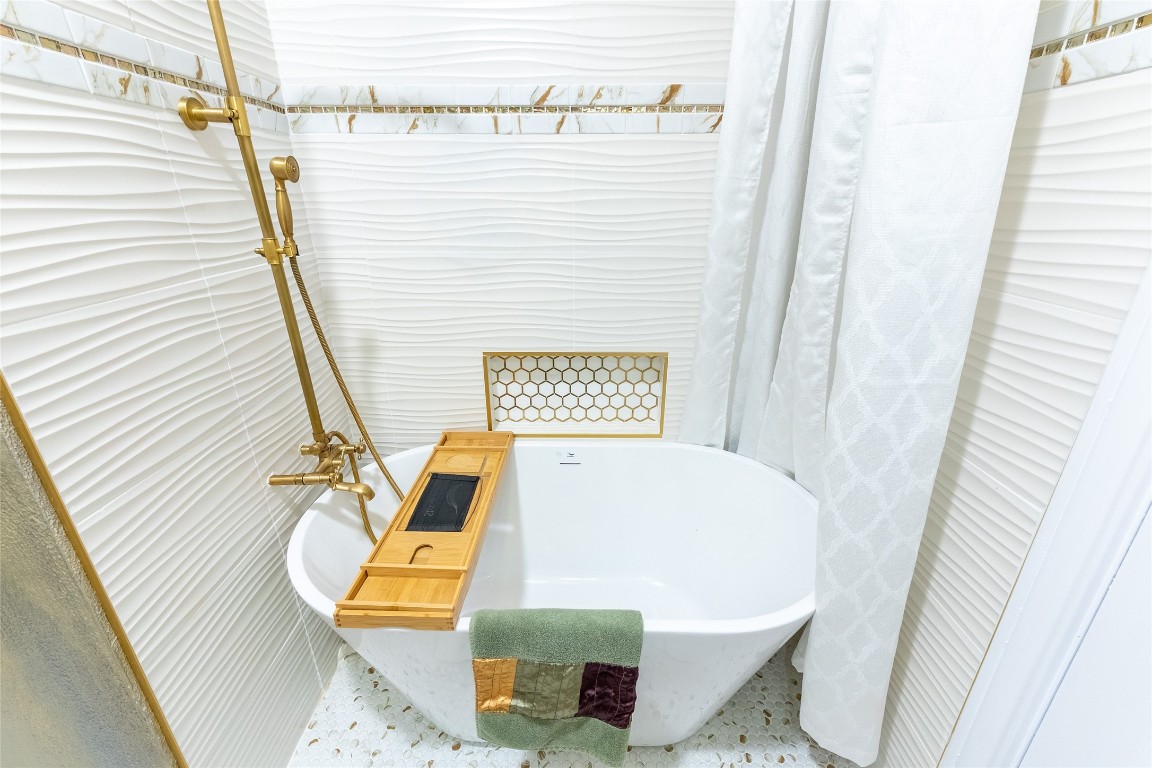 7710 Painton Lane Spring, TX 77389 - Photo 37 of 50 Downstairs full bath with freestanding tub and shower