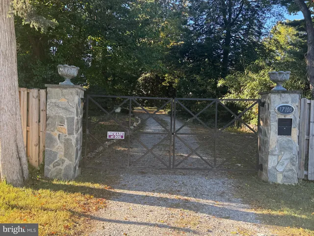 a view of a house with a yard and garage