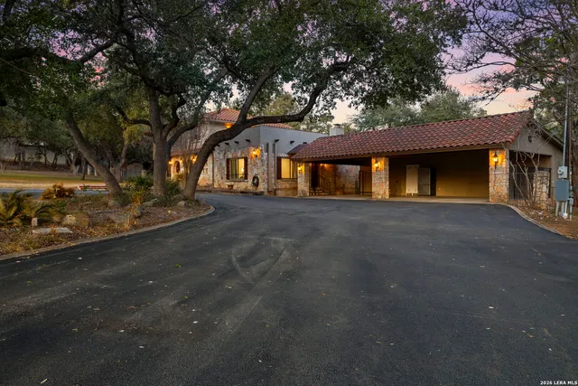a bathroom with a toilet