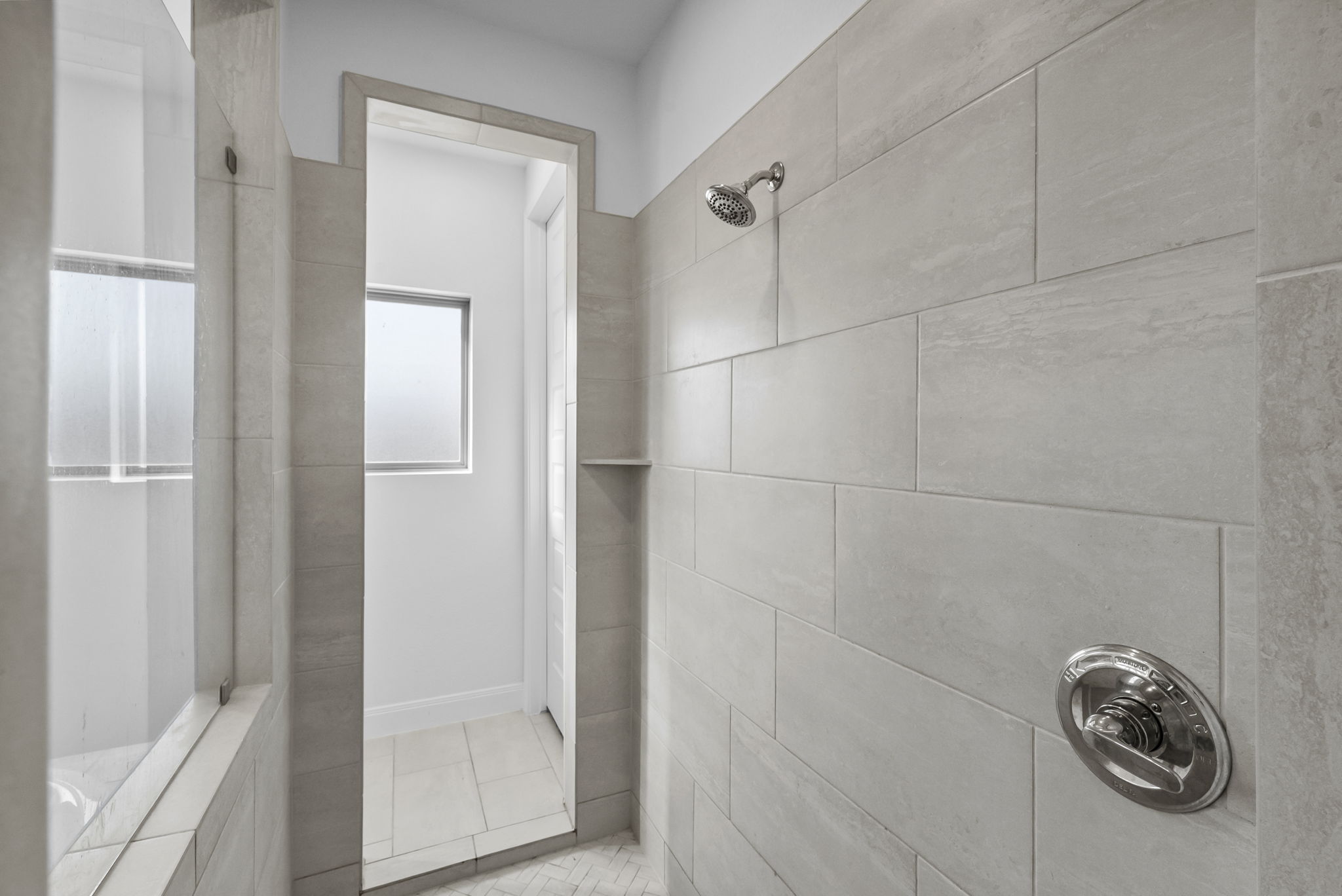 200 Marvins Bend Georgetown, TX 78626 - Photo 24 of 38 a bathroom with a bathtub