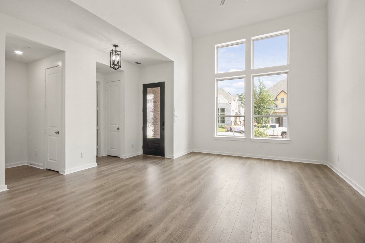 313 Fields Lane Montgomery, TX 77316 - Photo 12 of 25 Family Room