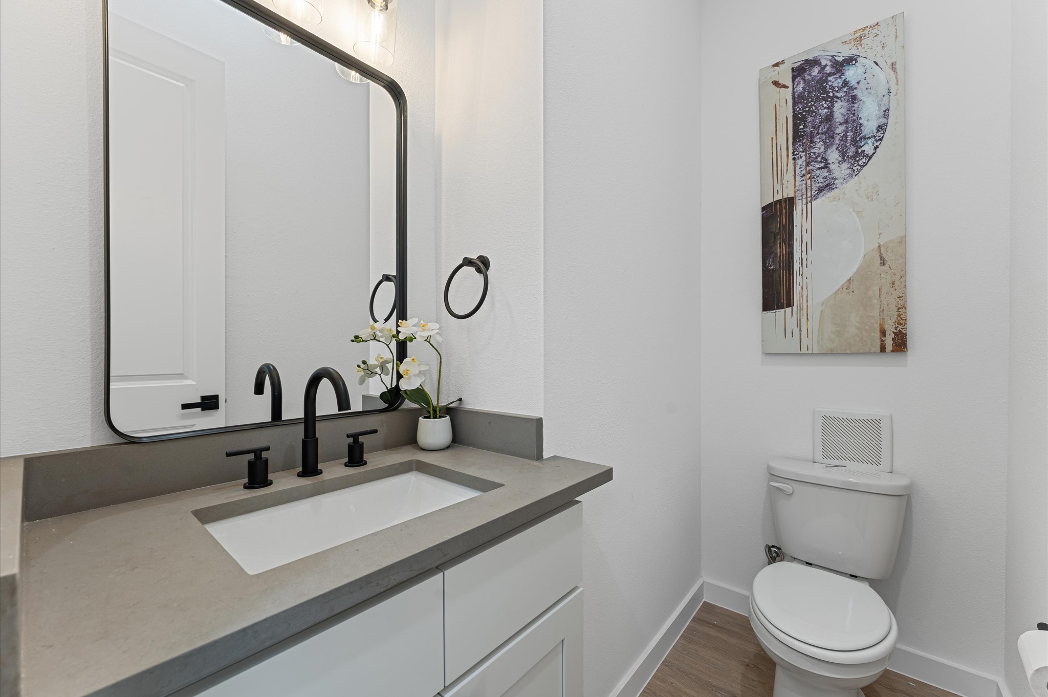 6421 Madrid Street Houston, TX 77021 - Photo 22 of 23 First floor powder bathroom