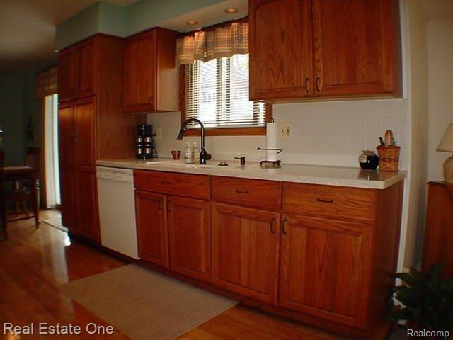 16333 Farmington Road Livonia, MI 48154 - Photo 5 of 25 Corian counters