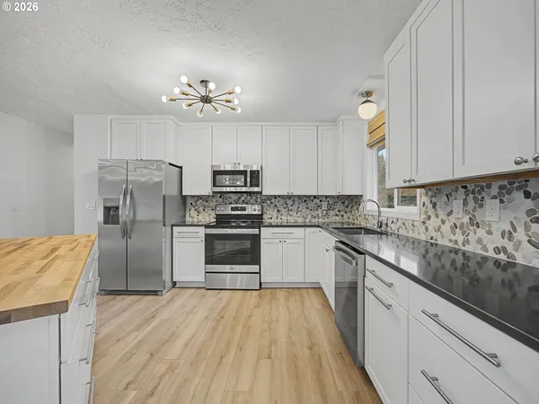 $844,900 | 23851 South Day Hill Road, Estacada, OR 97023