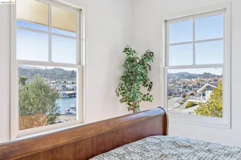 $1,395,000 | 28 Marina Ct Drive, San Rafael, CA 94901