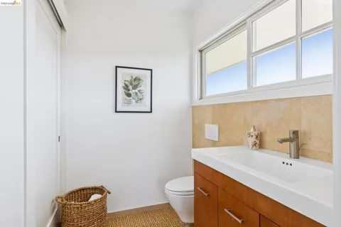 $1,395,000 | 28 Marina Ct Drive, San Rafael, CA 94901