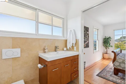 $1,395,000 | 28 Marina Ct Drive, San Rafael, CA 94901