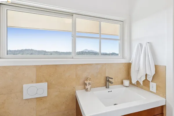 $1,395,000 | 28 Marina Ct Drive, San Rafael, CA 94901