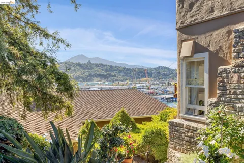 $1,395,000 | 28 Marina Ct Drive, San Rafael, CA 94901