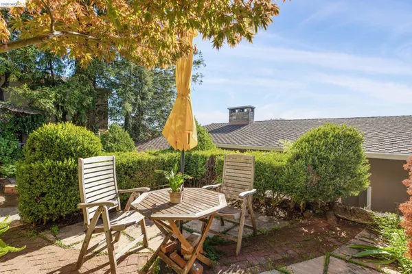 $1,395,000 | 28 Marina Ct Drive, San Rafael, CA 94901