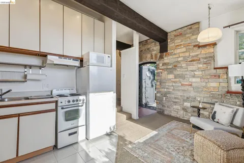 $1,395,000 | 28 Marina Ct Drive, San Rafael, CA 94901