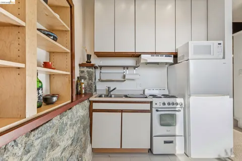 $1,395,000 | 28 Marina Ct Drive, San Rafael, CA 94901