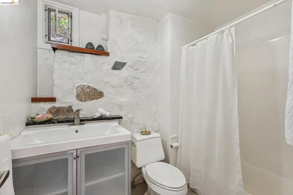 $1,395,000 | 28 Marina Ct Drive, San Rafael, CA 94901