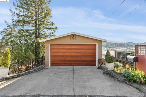 $1,395,000 | 28 Marina Ct Drive, San Rafael, CA 94901