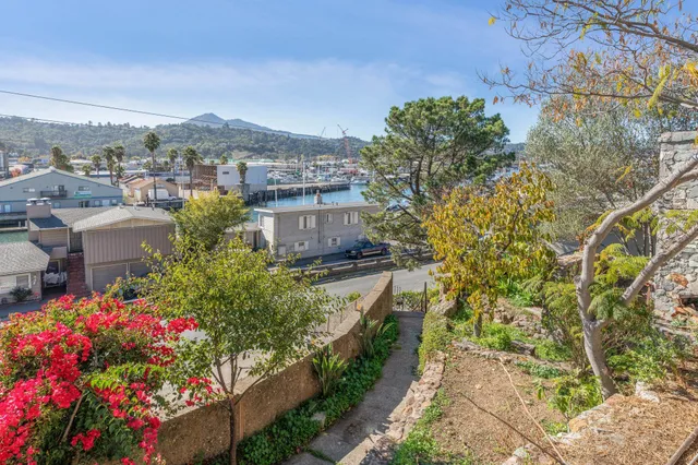 $1,395,000 | 28 Marina Ct Drive, San Rafael, CA 94901