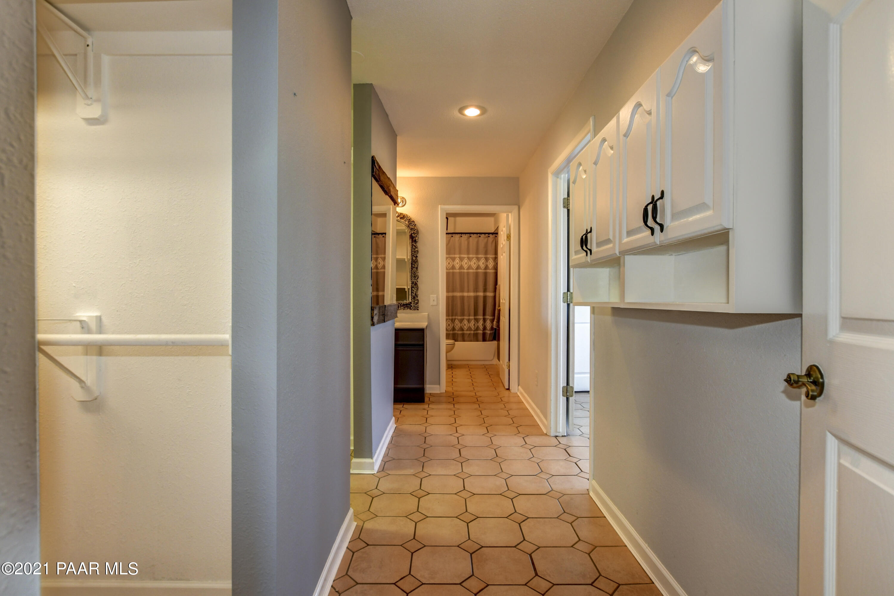 16925 East Roadrunner Road Spring Valley, AZ 86333 - Photo 49 of 58 Master Bathroom 4