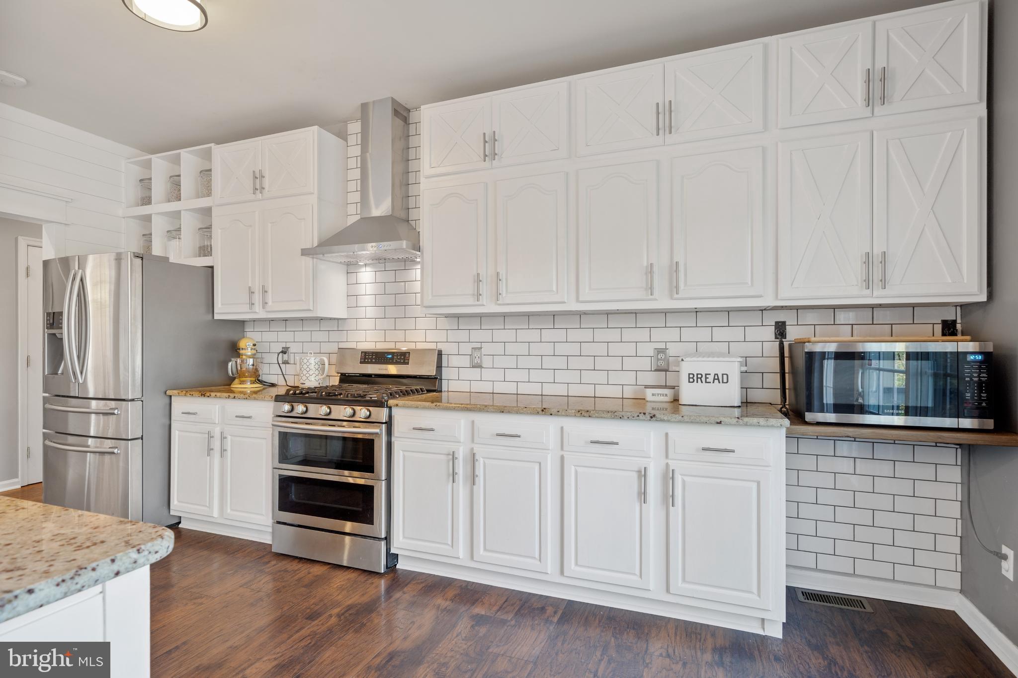 15 Warner Woods Road Elkton, MD 21921 - Photo 14 of 58 1 year old gas range, range hood & microwave
