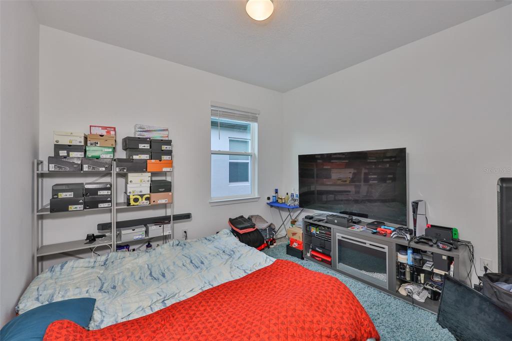 2948 Frst Mdw Avenue Valrico, FL 33594 - Photo 10 of 16 a room with furniture and a flat screen tv