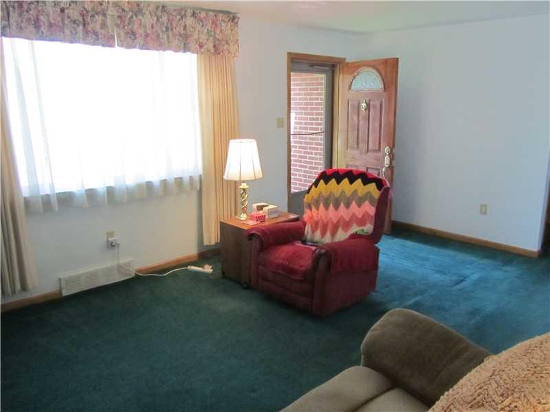 511 West Ingomar Road Pittsburgh, PA 15237 - Photo 2 of 12 Living Room.