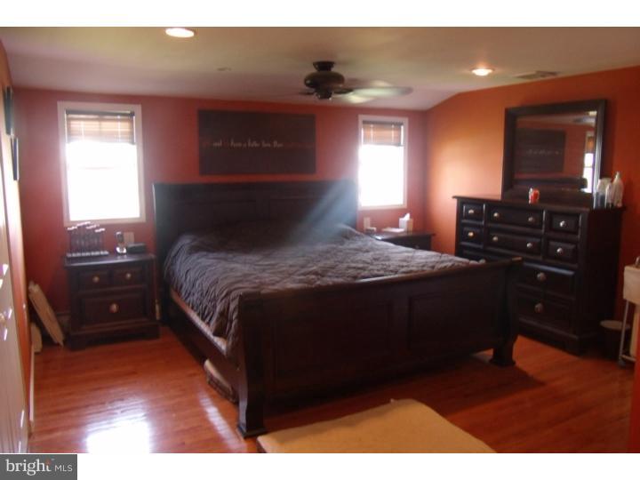 41 Hamlet Road Levittown, PA 19056 - Photo 14 of 25 Bedroom - Main