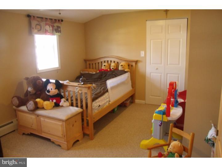 41 Hamlet Road Levittown, PA 19056 - Photo 17 of 25 Bedroom 3