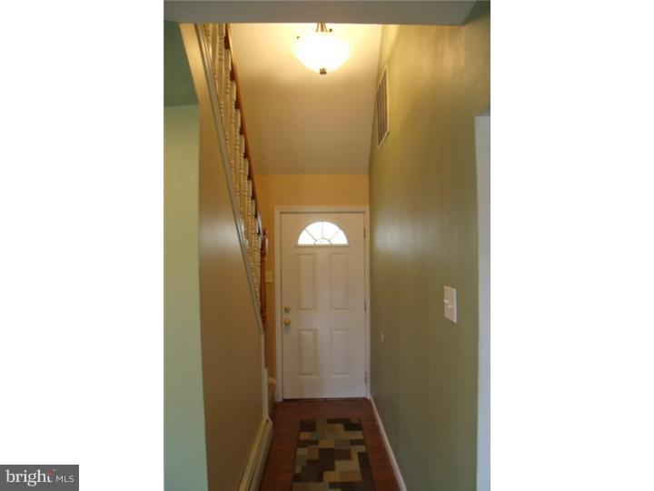 41 Hamlet Road Levittown, PA 19056 - Photo 3 of 25 Foyer