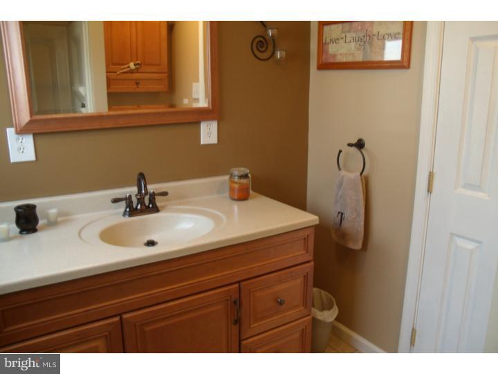 41 Hamlet Road Levittown, PA 19056 - Photo 9 of 25 Bathroom