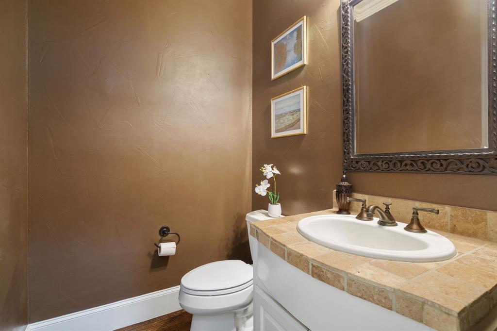 6724 Frankford Road Dallas, TX 75252 - Photo 18 of 40 a bathroom with a sink and a toilet