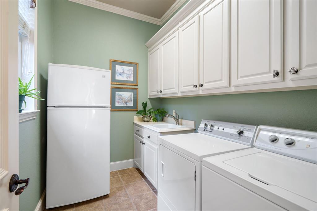 6724 Frankford Road Dallas, TX 75252 - Photo 20 of 40 a utility room with dryer and washer